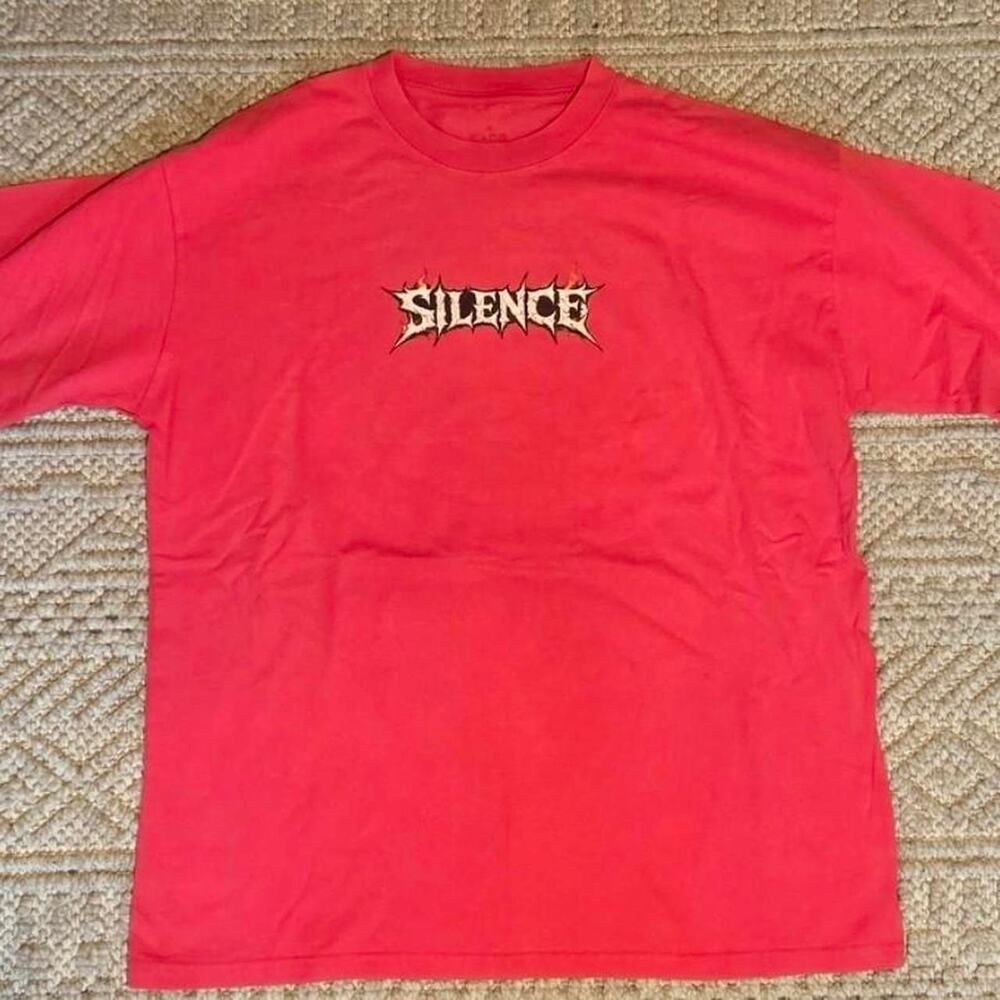 Silence Skull Graphic T-Shirt Red Flame Print Size M NWOT